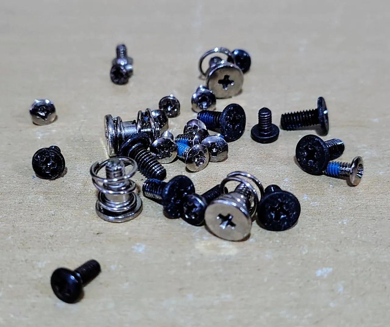 Kite de Parafusos Para Notebooks