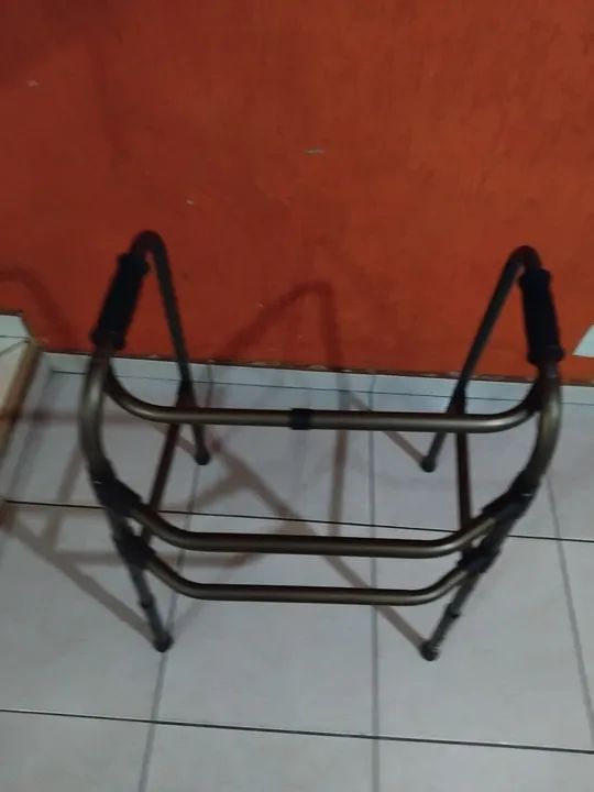 Andador de 3 Pernas para Idosos