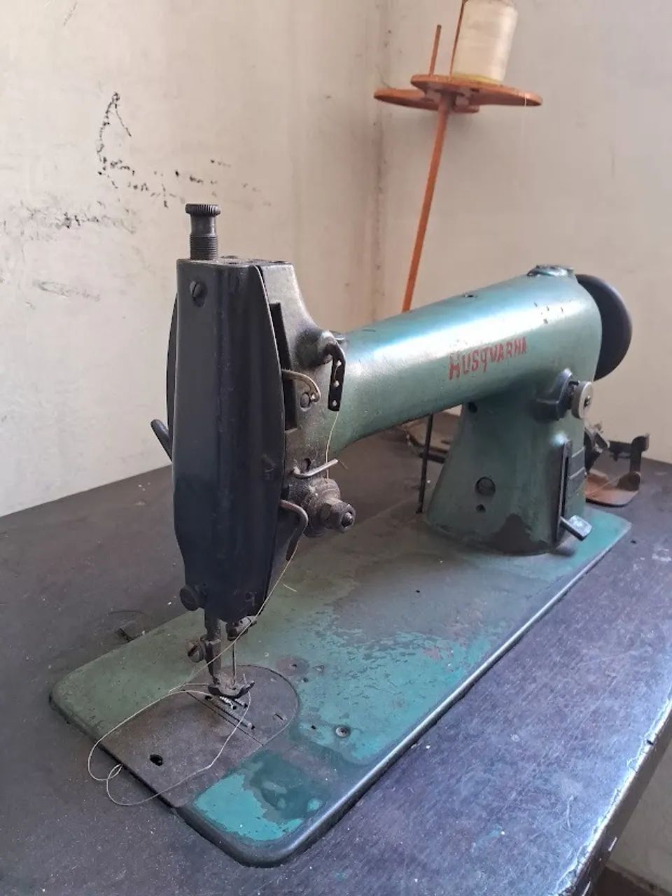 Vendo Maquina de Costura - Foto 2