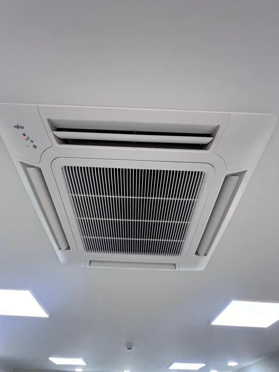 Ar condicionado Cassete Fujitsu 32000 - Foto 2
