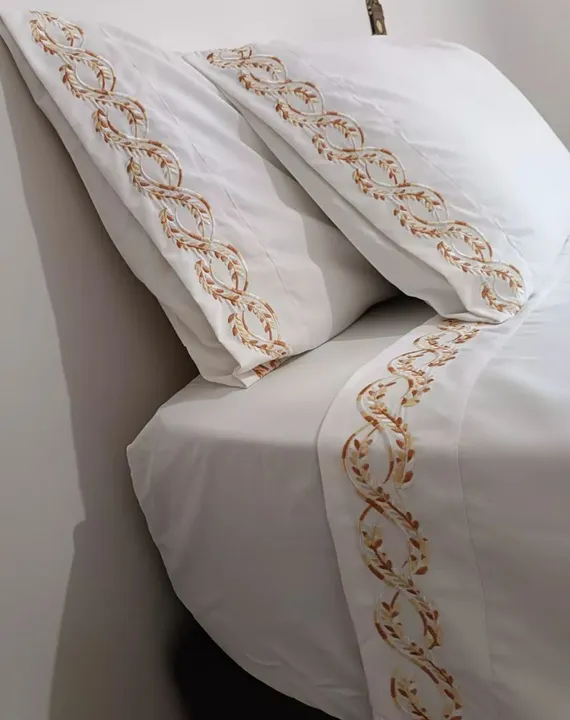 Jogo de Cama Casal Bordado cores bege e cinza