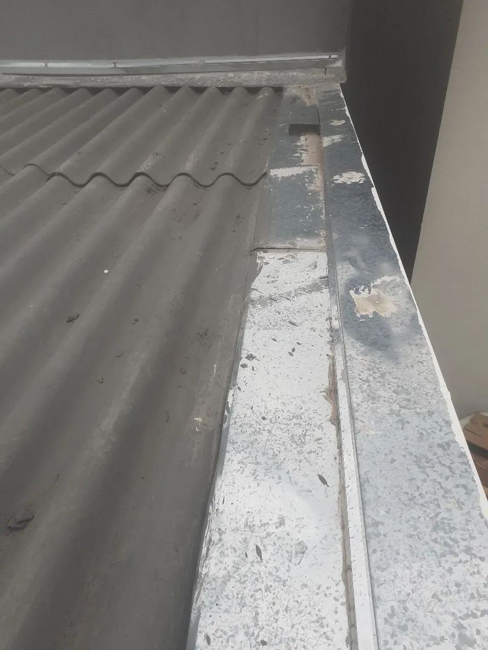 Reparação de telhados calhas e rufos 