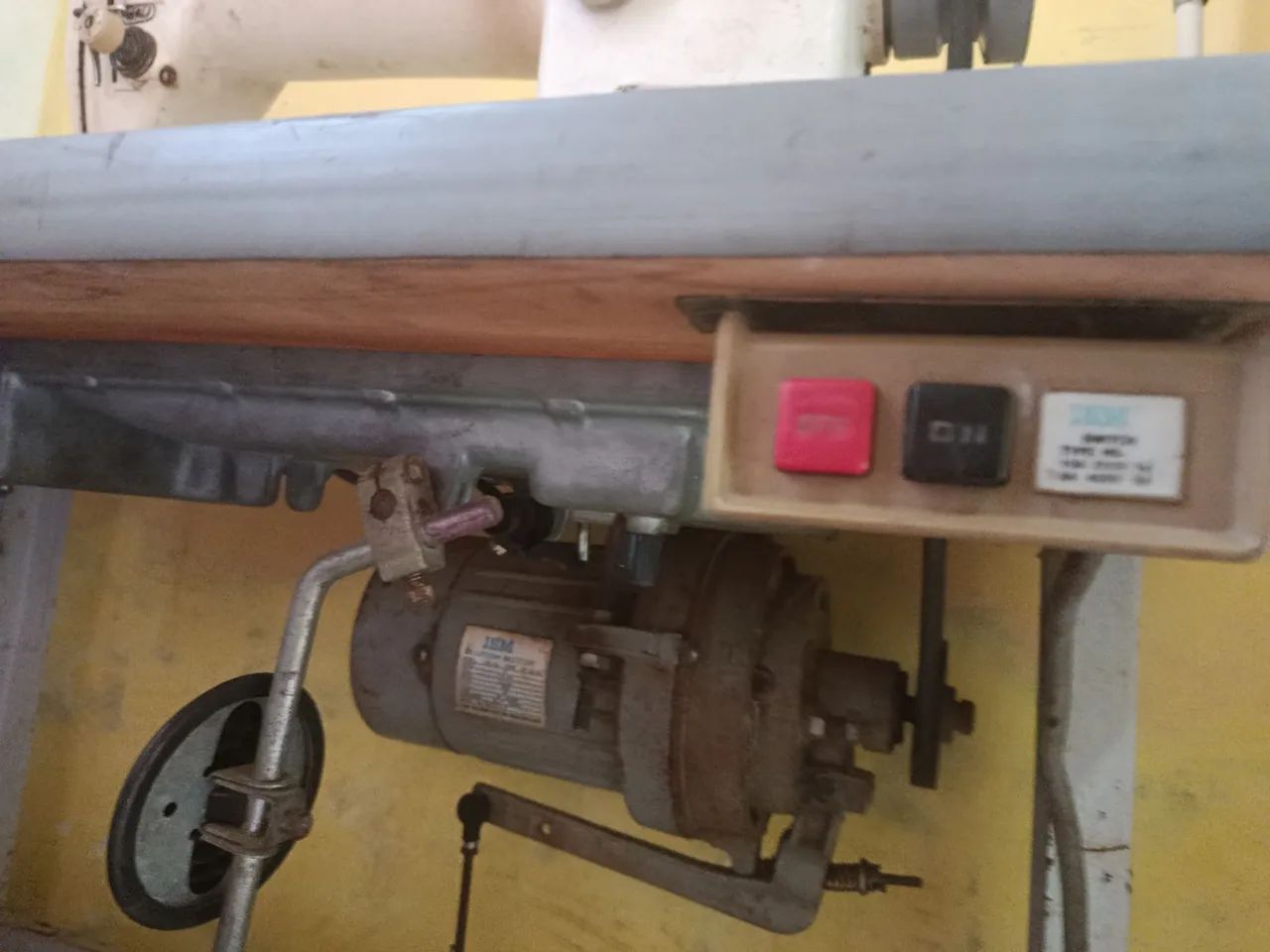 Máquina de costura reta industrial. - Foto 2