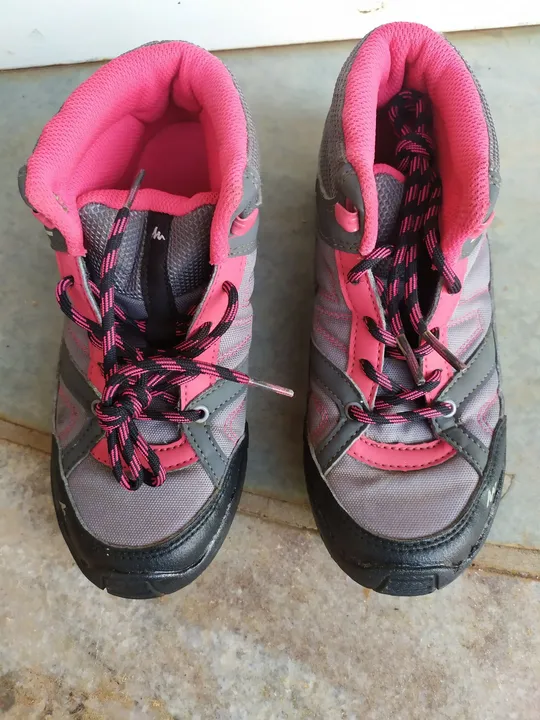 Bota trilha apenas quechua unissex 33