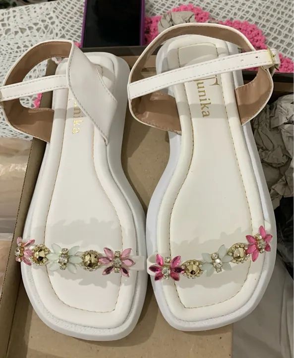 Sandália branca com pedrarias - TAM 37 - Foto 3