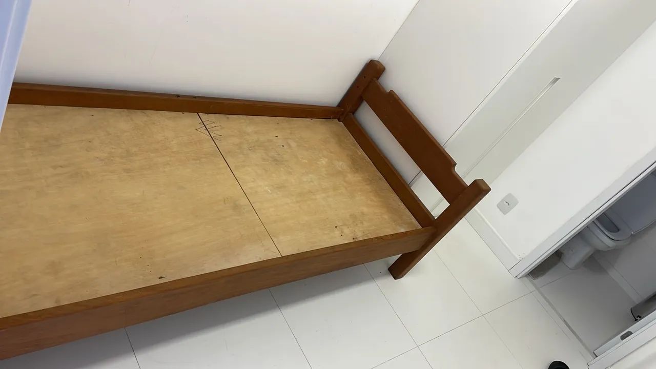 Cama de madeira infantil 