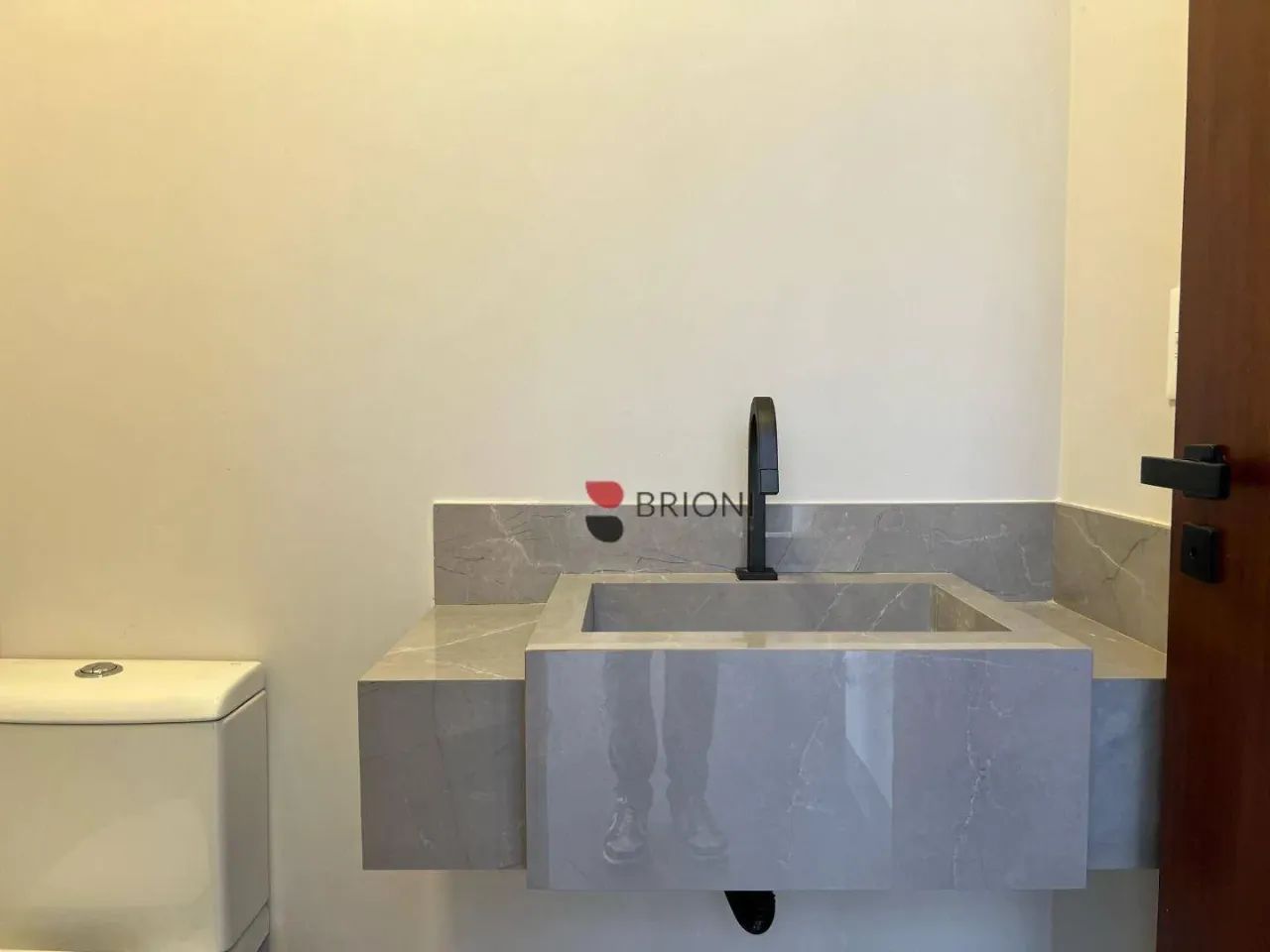 Casa sobrado alto padrão, com 353m², 4 quartos/suíte à venda em condomínio Alphaville, em - Foto 4