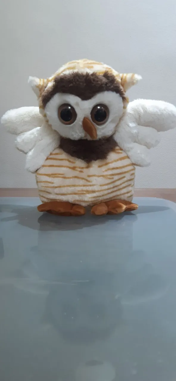 Coruja em pelúcia