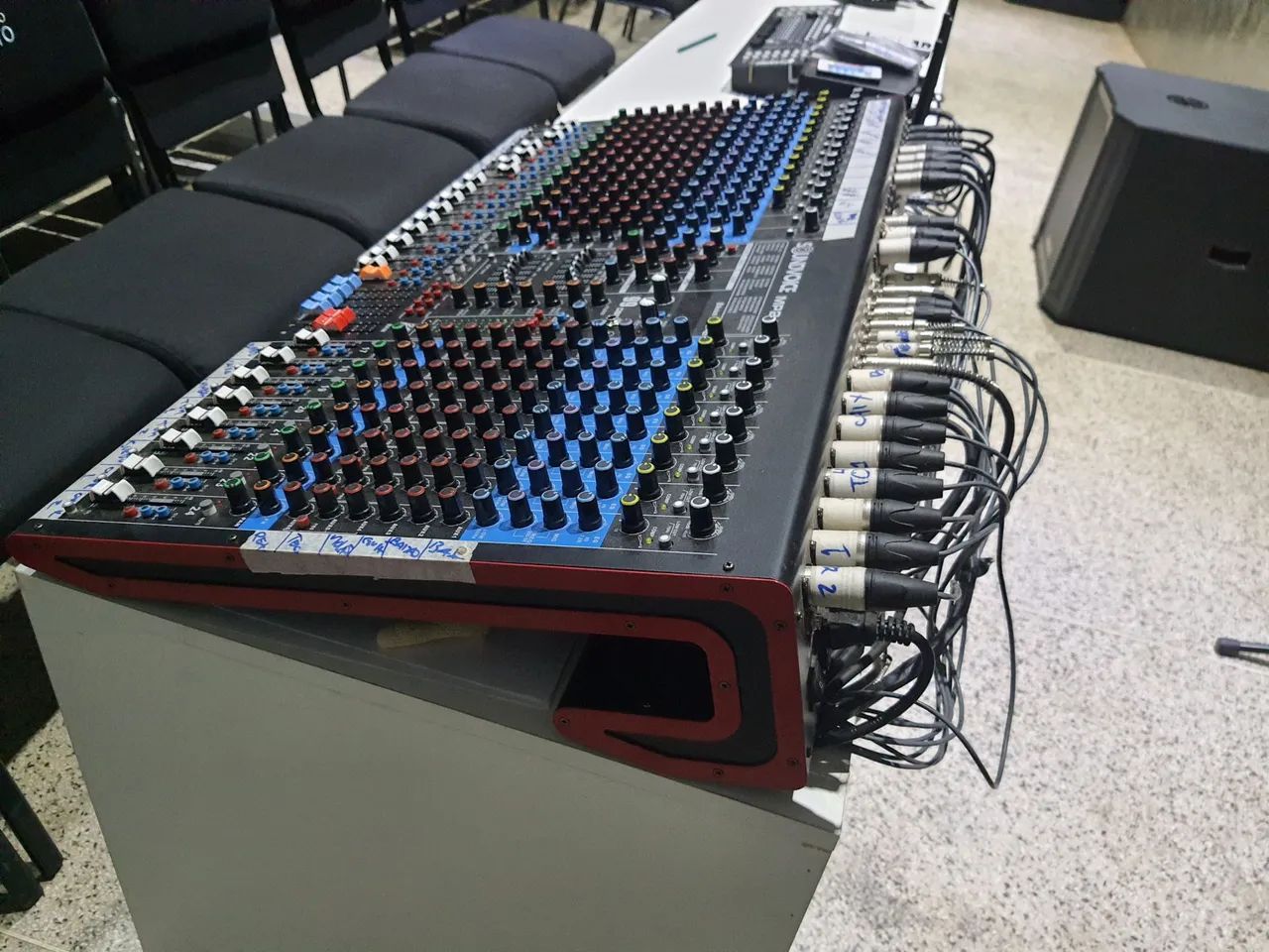 Mesa de Som 24 canais 