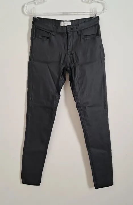 Calça skinny preta sarja resinada - Foto 2