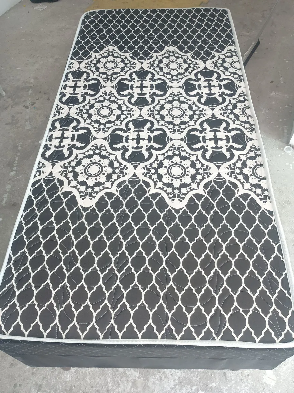Cama box solteiro semi nova