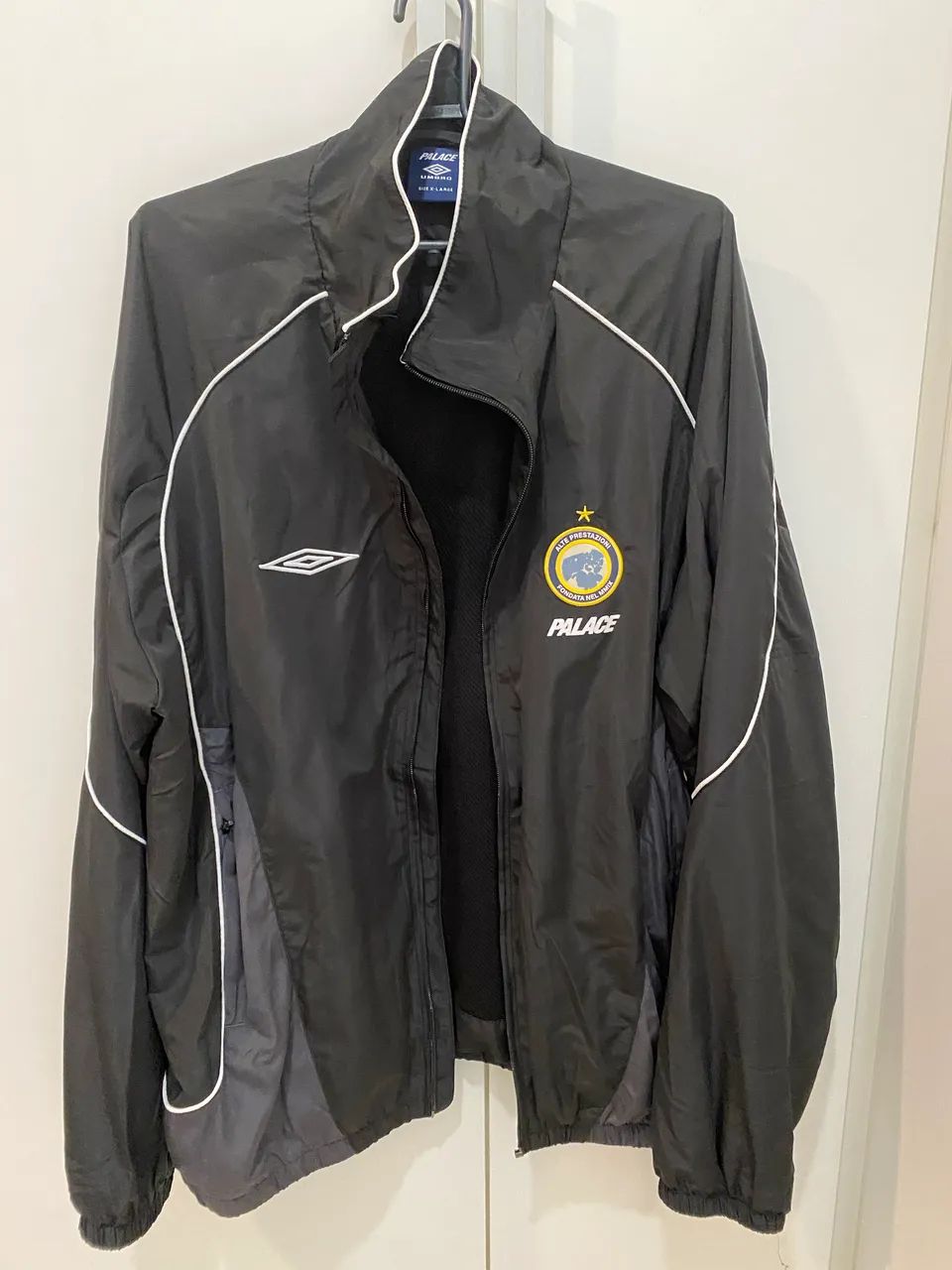 Palace x Umbro Training Track Jacket - Roupas - Setor Noroeste