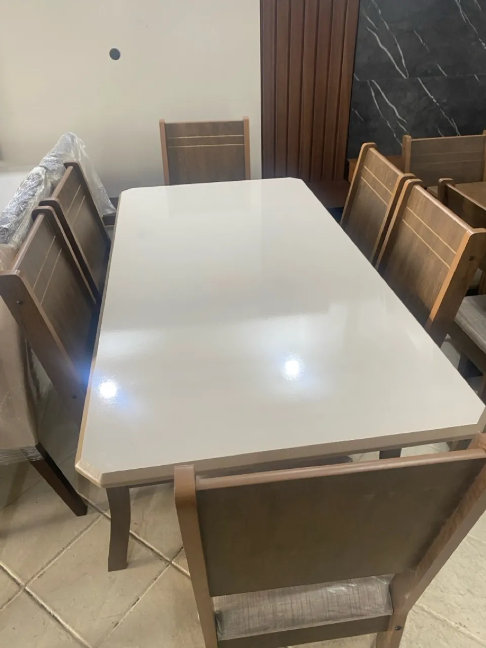 Mesa de Jantar Elegante com 6 Cadeiras