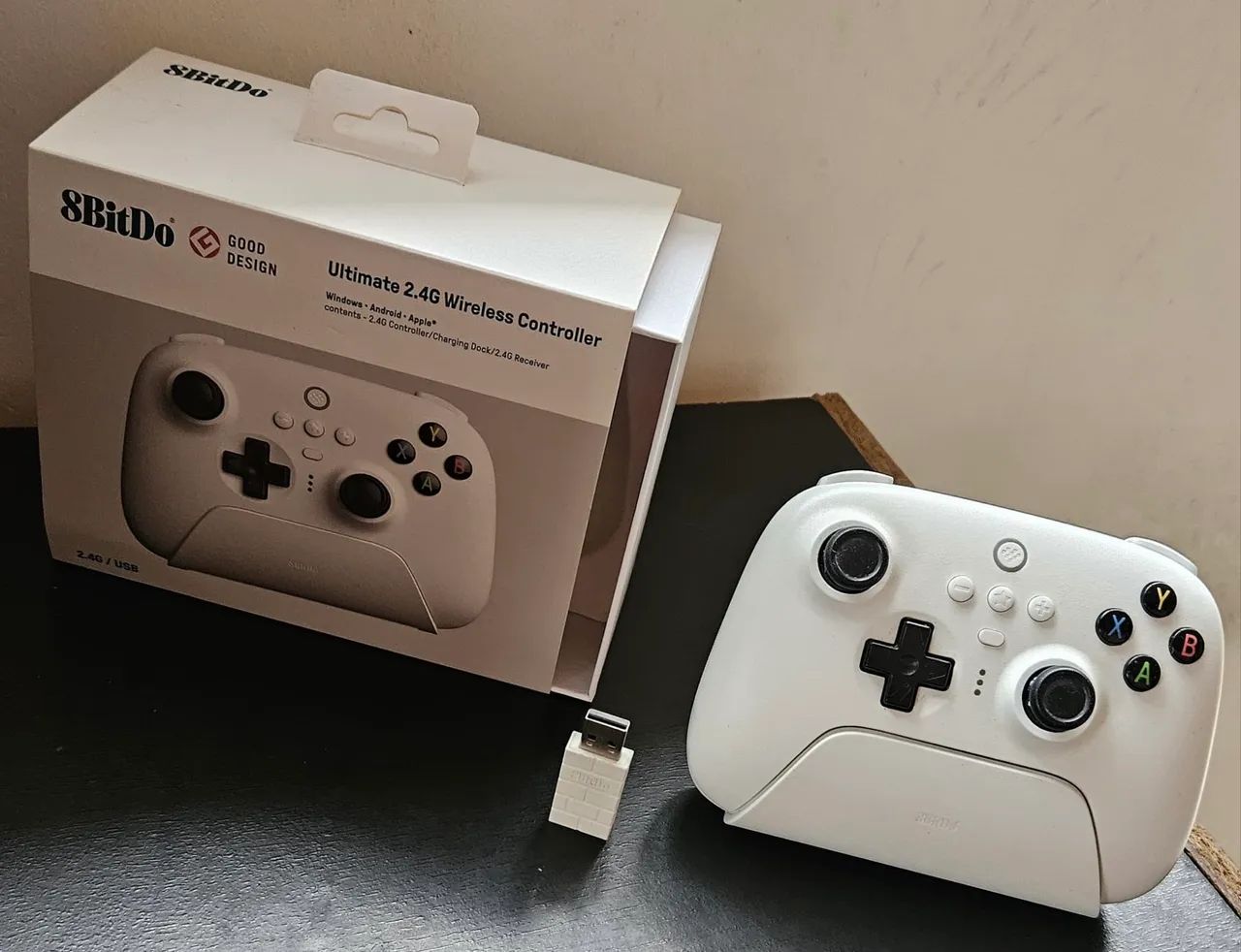 Controle 8BitDo c/ Base de Carregamento - Leve Defeito no Gatinho - Oportunidade - Foto 4