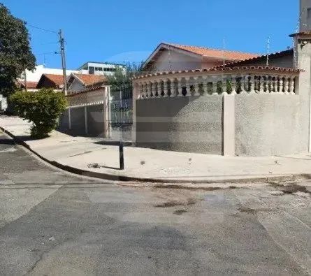 Casa com edícula - 4 quartos, sendo 1 suíte - Foto 2