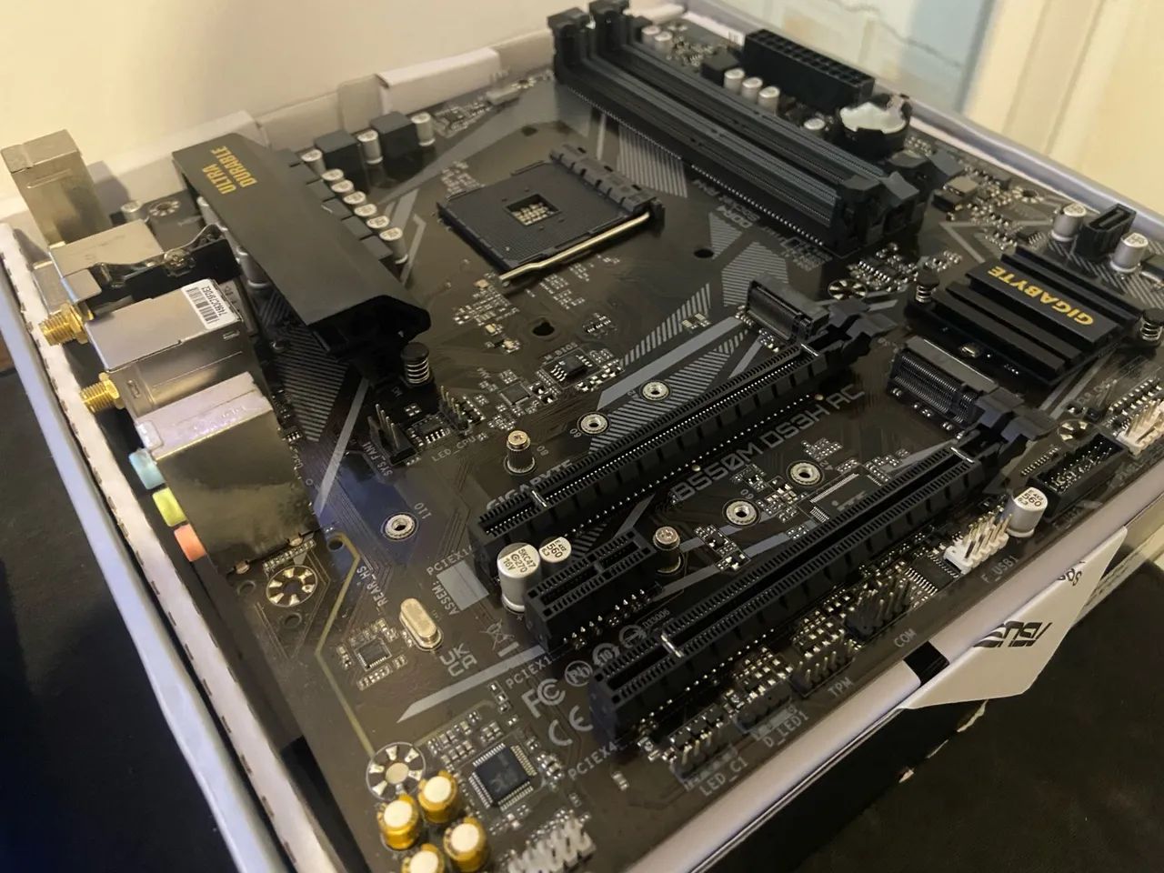 Placa mãe Gigabyte B550M-ds3h - Foto 3