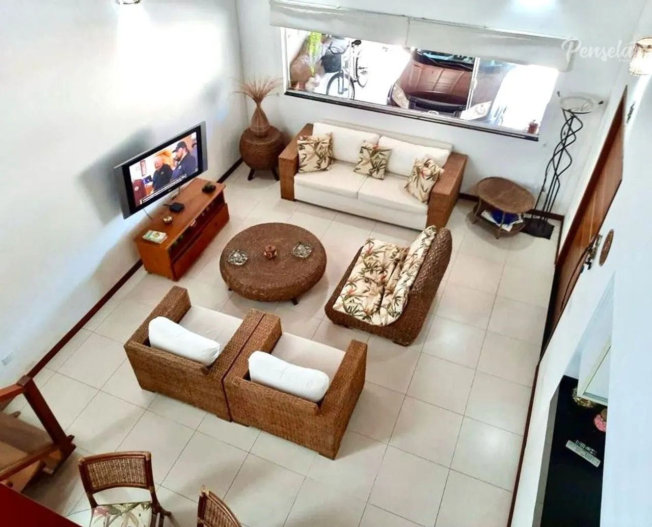 Ubatuba - Toninhas : Casa alto padrão com 4 suítes, piscina e espaço gourmet.