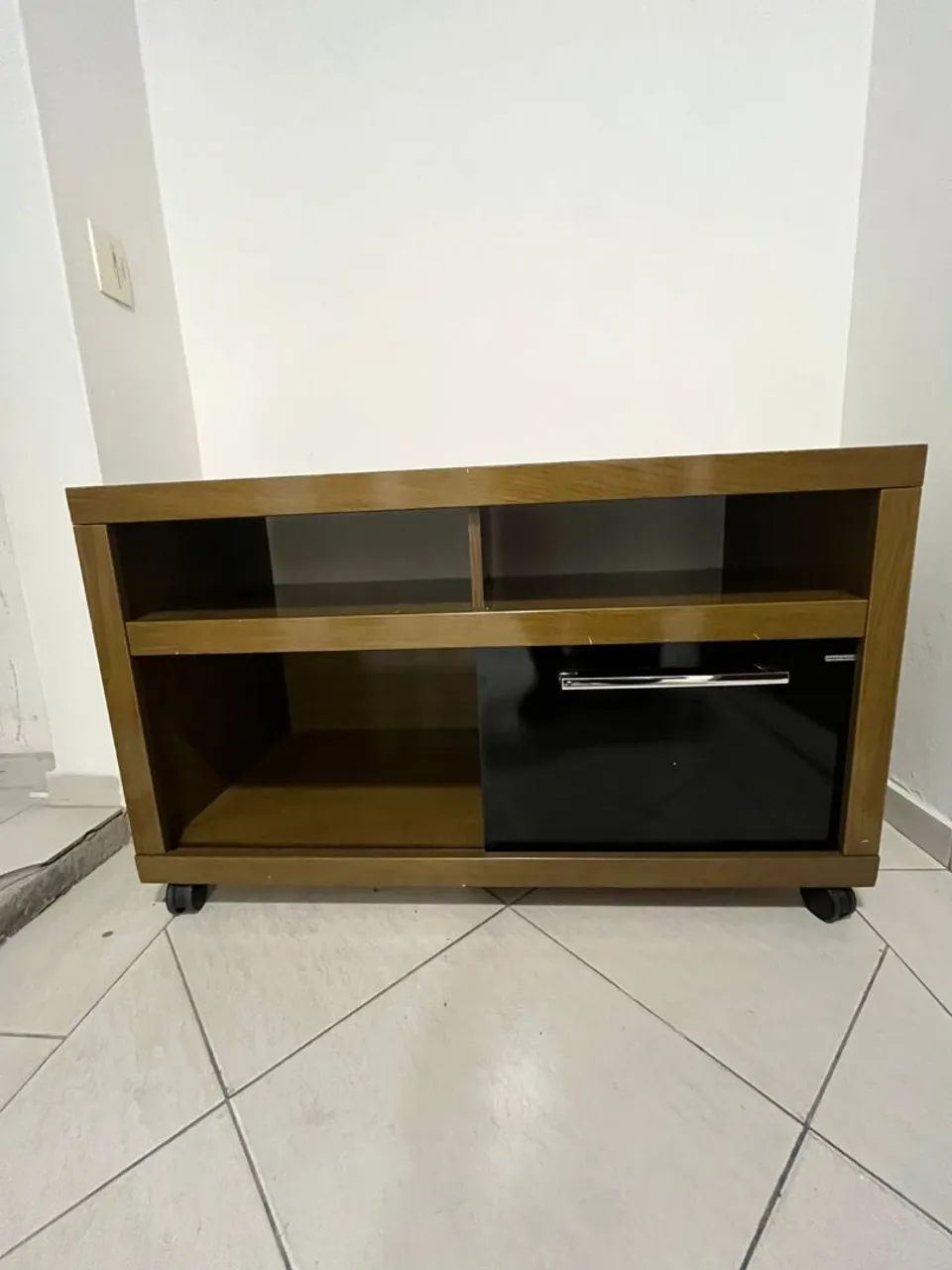 Rack para TV com gaveta e rodinhas