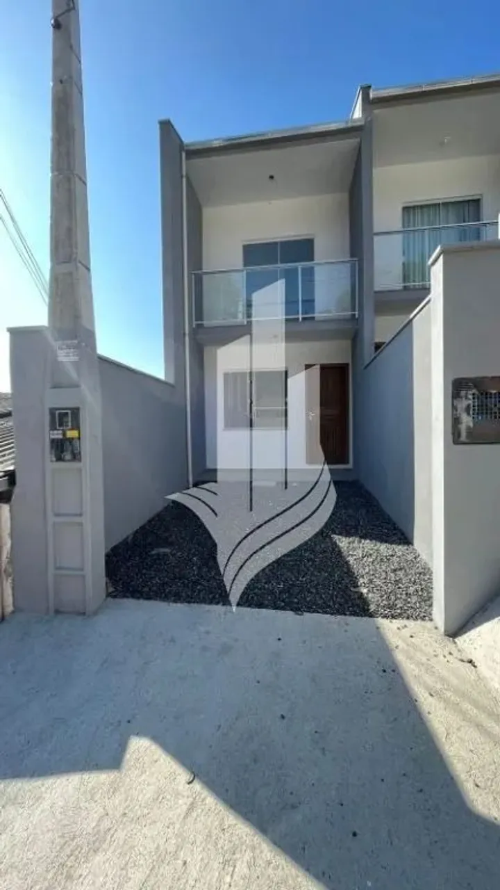 Sobrado localizado no bairro da Velha Central