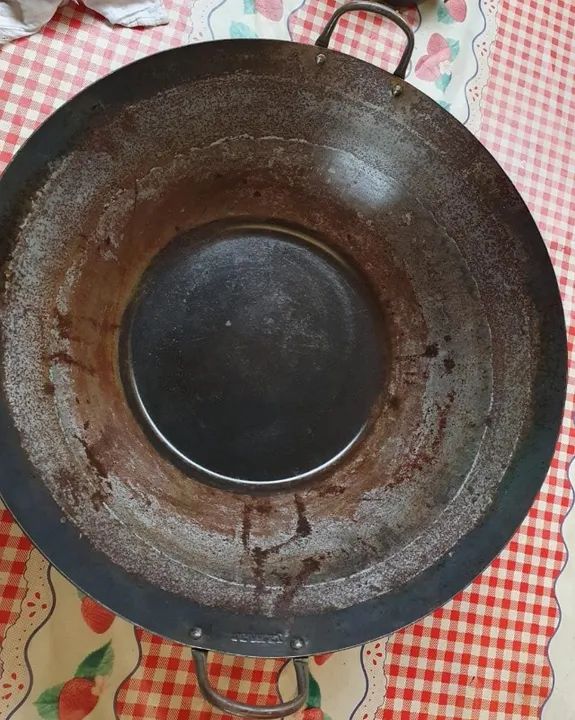 Vendo tacho de ferro 30L- Ótimo para carne de porco