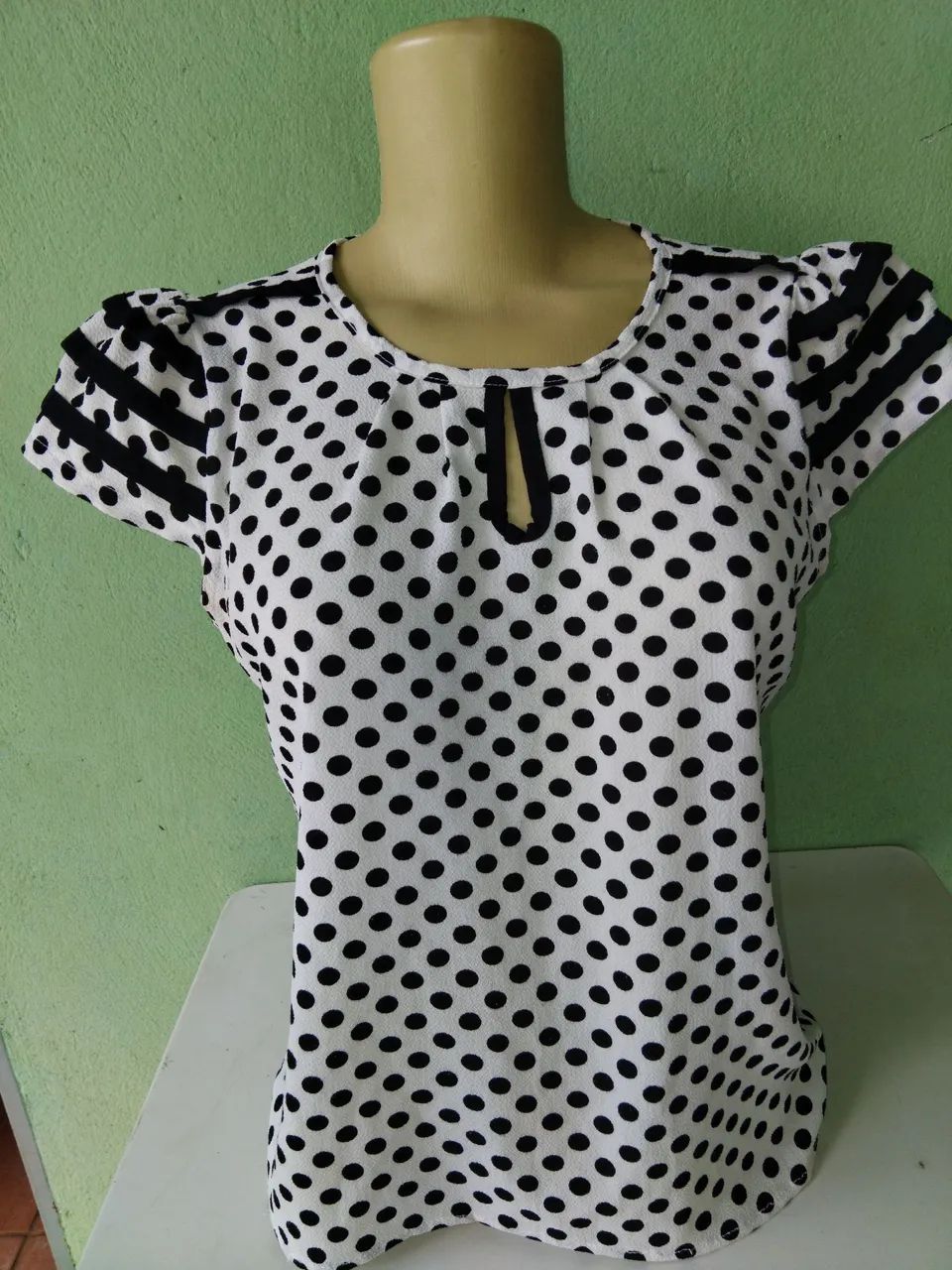 Blusa de bolinhas clássica