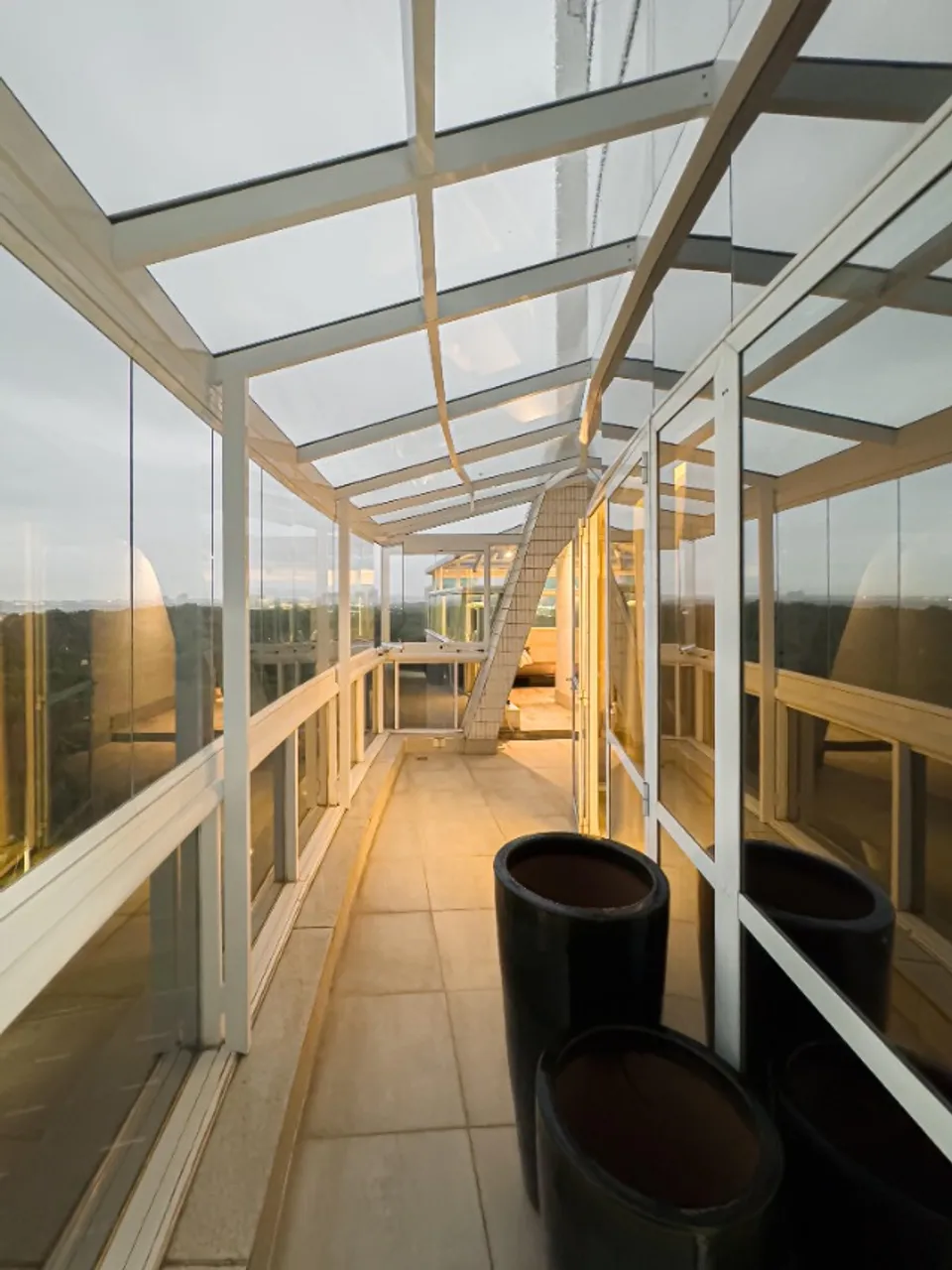 Apartamento duplex 3 quartos com 2 suítes na Mata da Praia