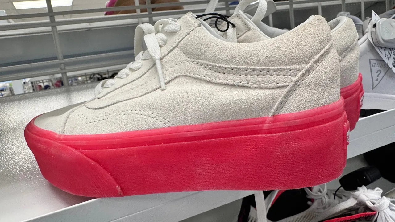 Tênis Vans Old Skool Platform Branco com Sola Rosa