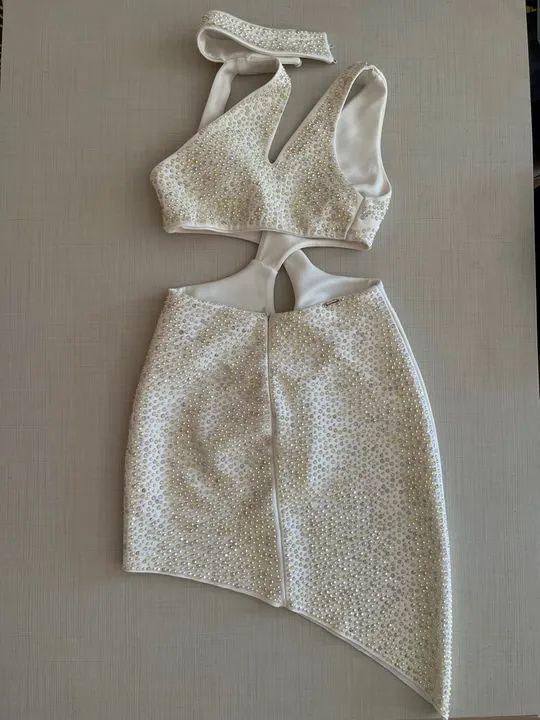 Vestido Off White com pedraria Lança perfume - Foto 2