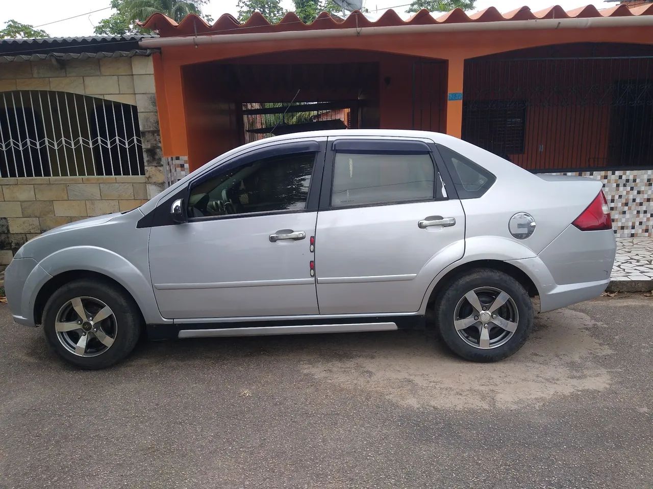 Ford fiesta e ótimo estado de conservação valor a  combinar aceito proposta  - Foto 2