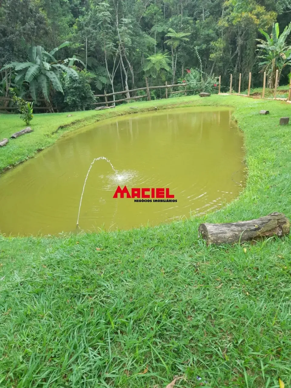 BELA CHÁCARA EM CONDOMÍNIO FECHADO - POSSUI LAGO COM PEIXES - ZONA NORTE SJC