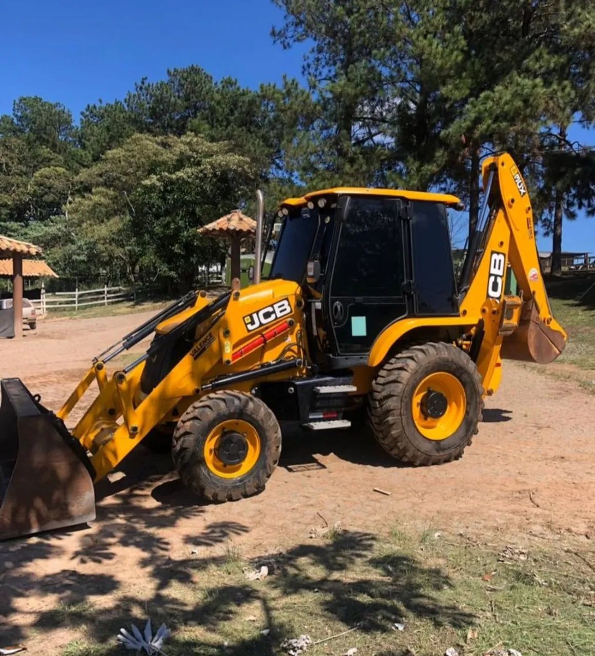 Retroescavadeira JCB 3CX - Potência e Versatilidade - Foto 2