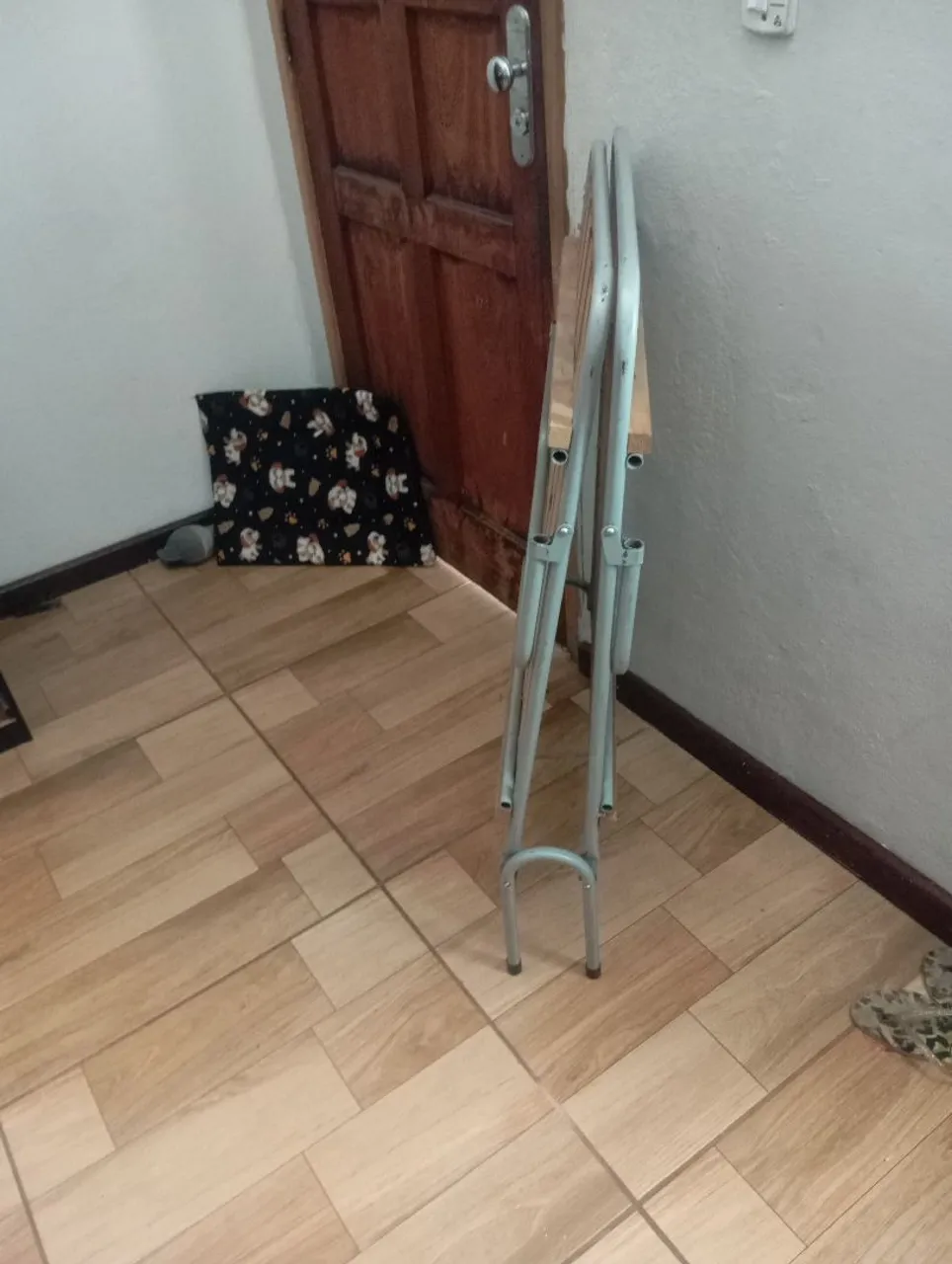 Cama dobrável compacta