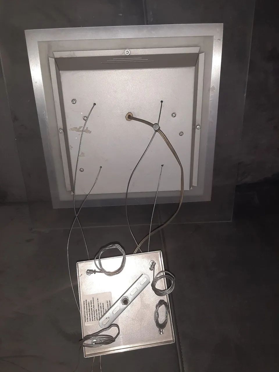 Luminária de teto quadrada em vidro e metal - Foto 2