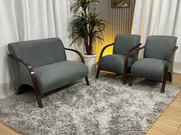 Conjunto de Poltronas 2x1x1 Lugares Cinza Braço Madeira 