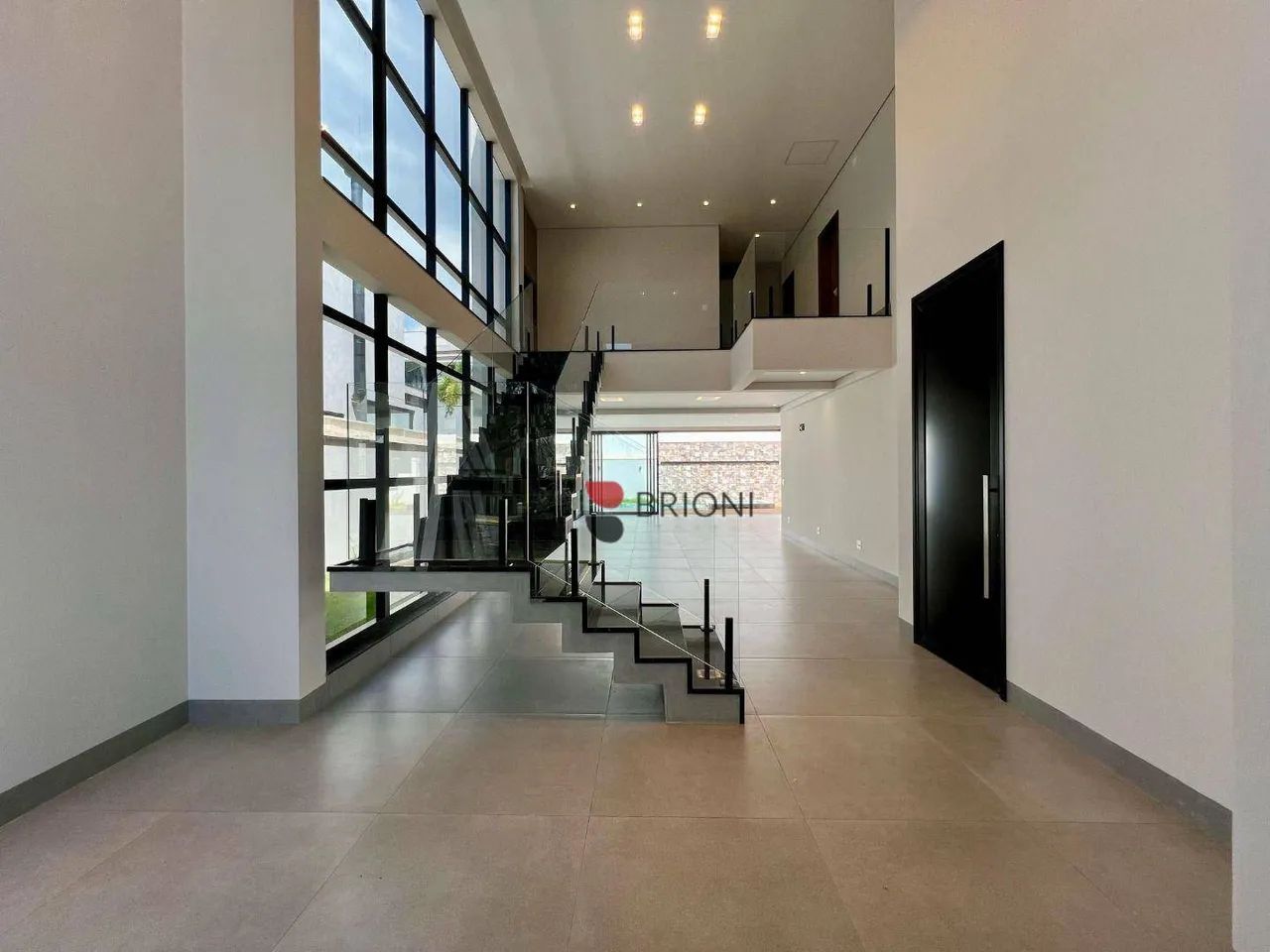 Casa sobrado alto padrão, com 353m², 4 quartos/suíte à venda em condomínio Alphaville, em