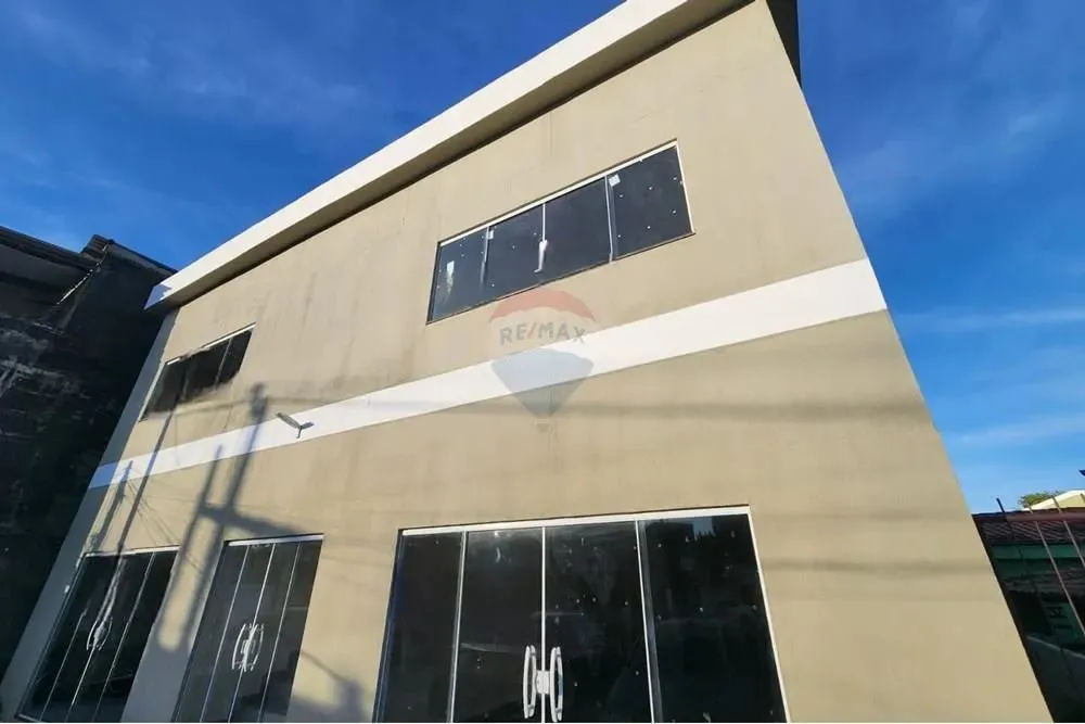 Prédio Comercial à Venda em Maricá, RJ.
