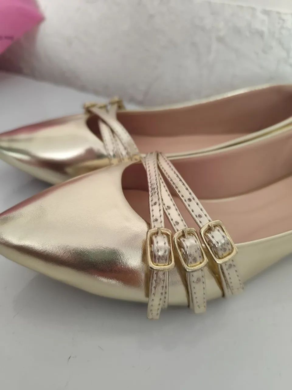 Sapato feminino dourada Thaiza Francischini  - Foto 2