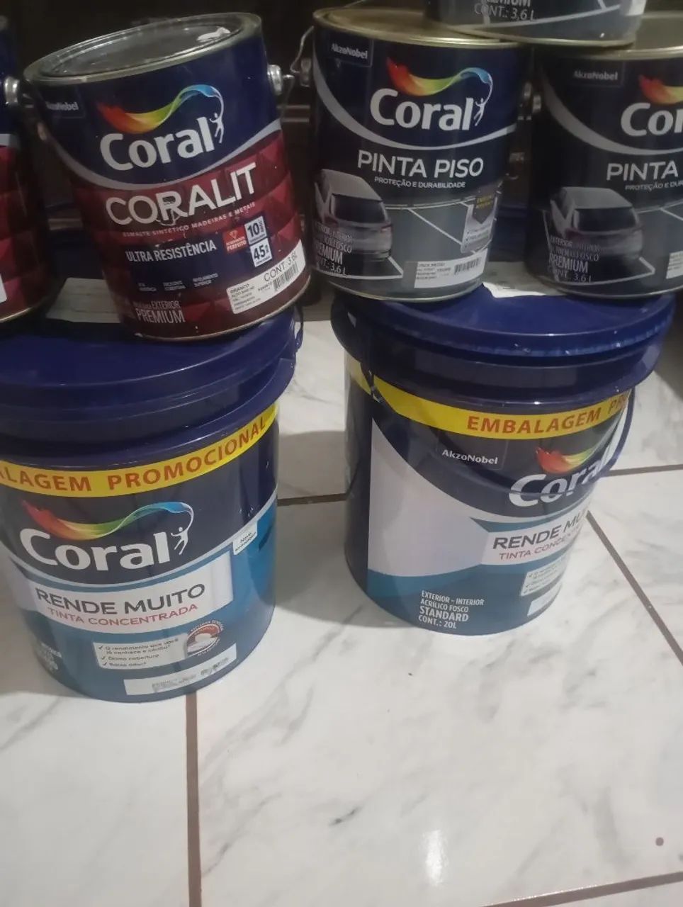 Só vendo essas tintas balde de 20 litros branco neve são dois boldes   - Foto 2