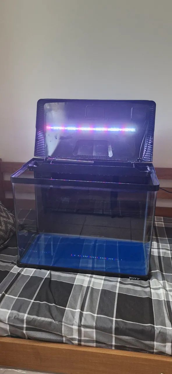 Aquário Boyu ec-600 plug and play 66 litros 220v com filtragem e iluminação na tampa - Foto 2