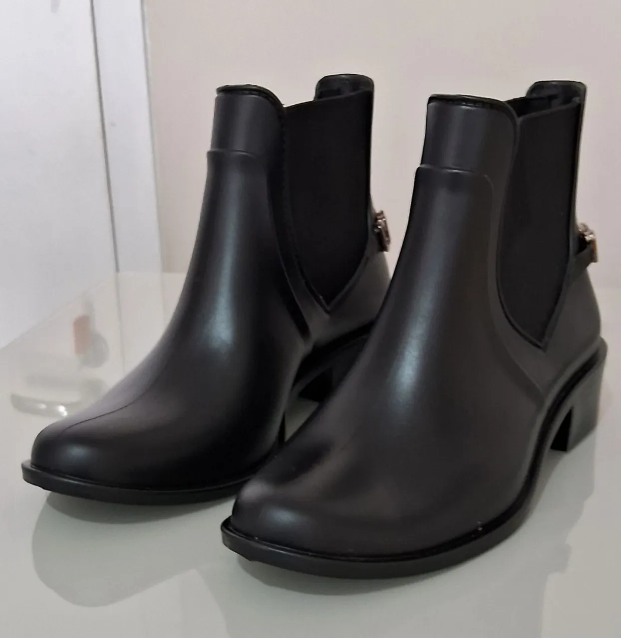 Bota Colcci Preta - Detalhe em Metal