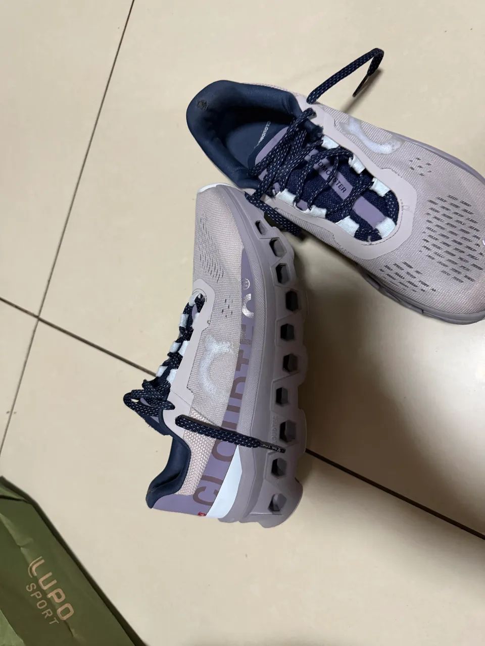 Tênis on cloudmonster pearl artic 39 original  - Foto 3