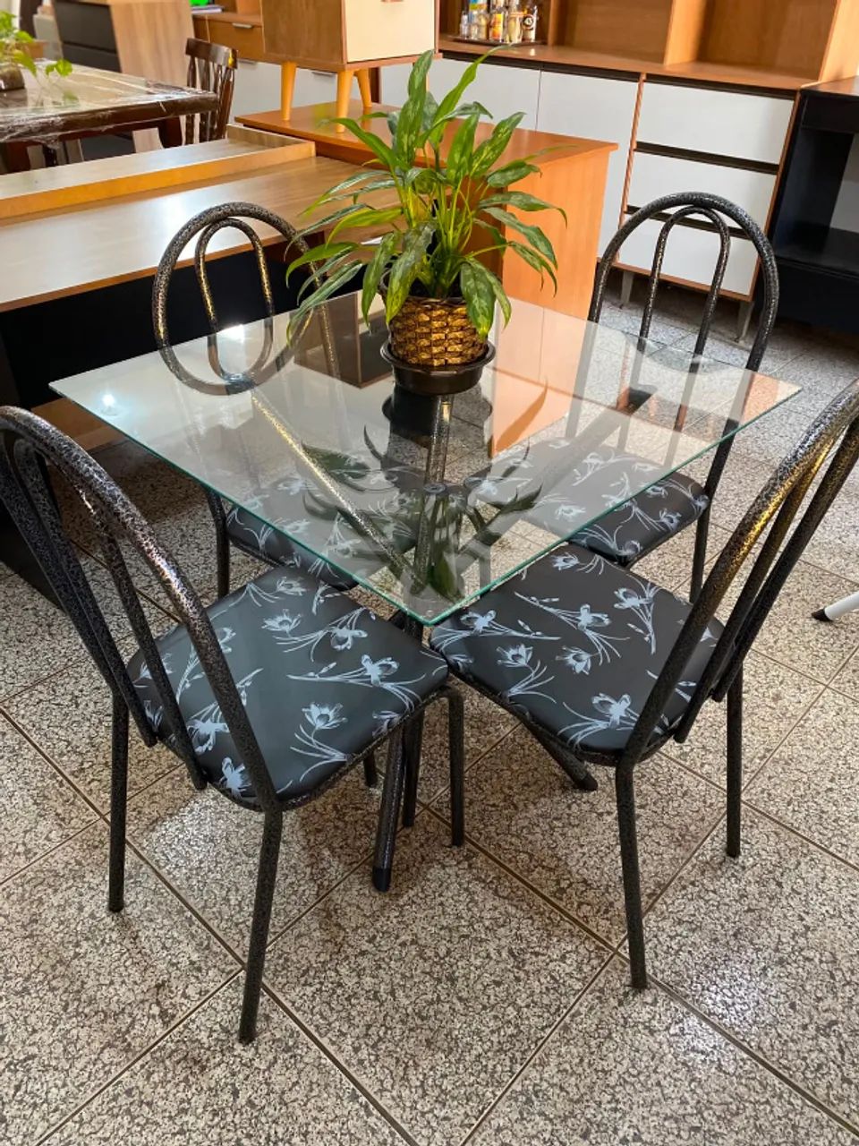 Jogo de Mesa de Cozinha com 4 Cadeiras Nova, Entrego 