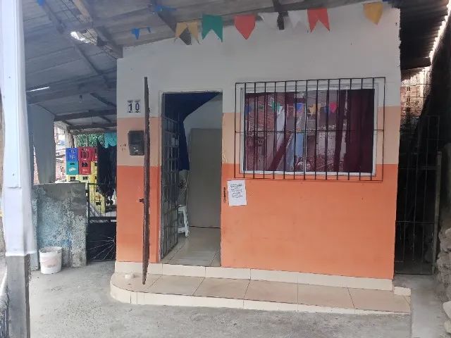 Ponto comercial/moradia 4x6mts, c/ banheiro, pia, área externa coberta.