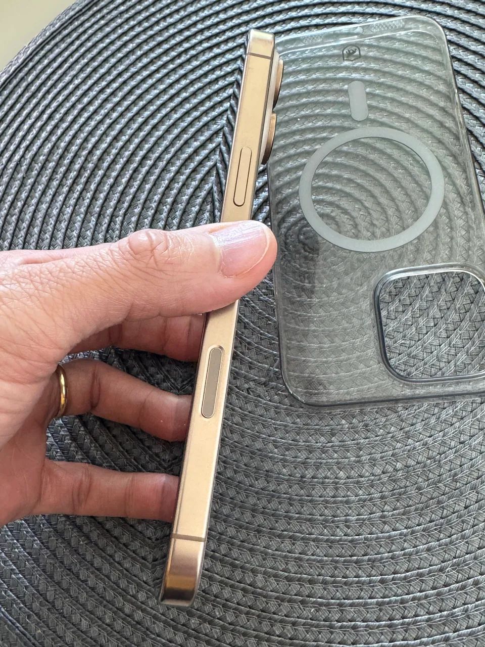 iPhone 16 Pro Max - Desert - 256Gb - Foto 5