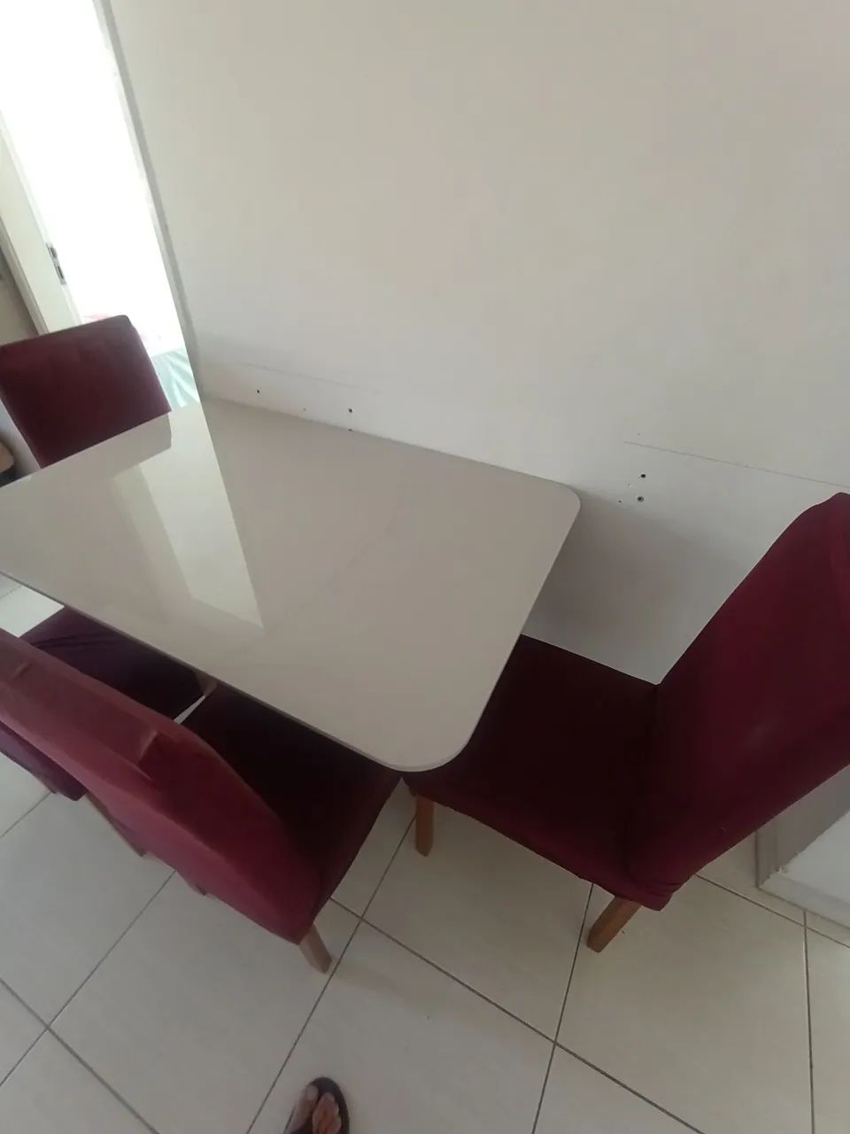 Mesa tampo de vidro com 4 cadeiras