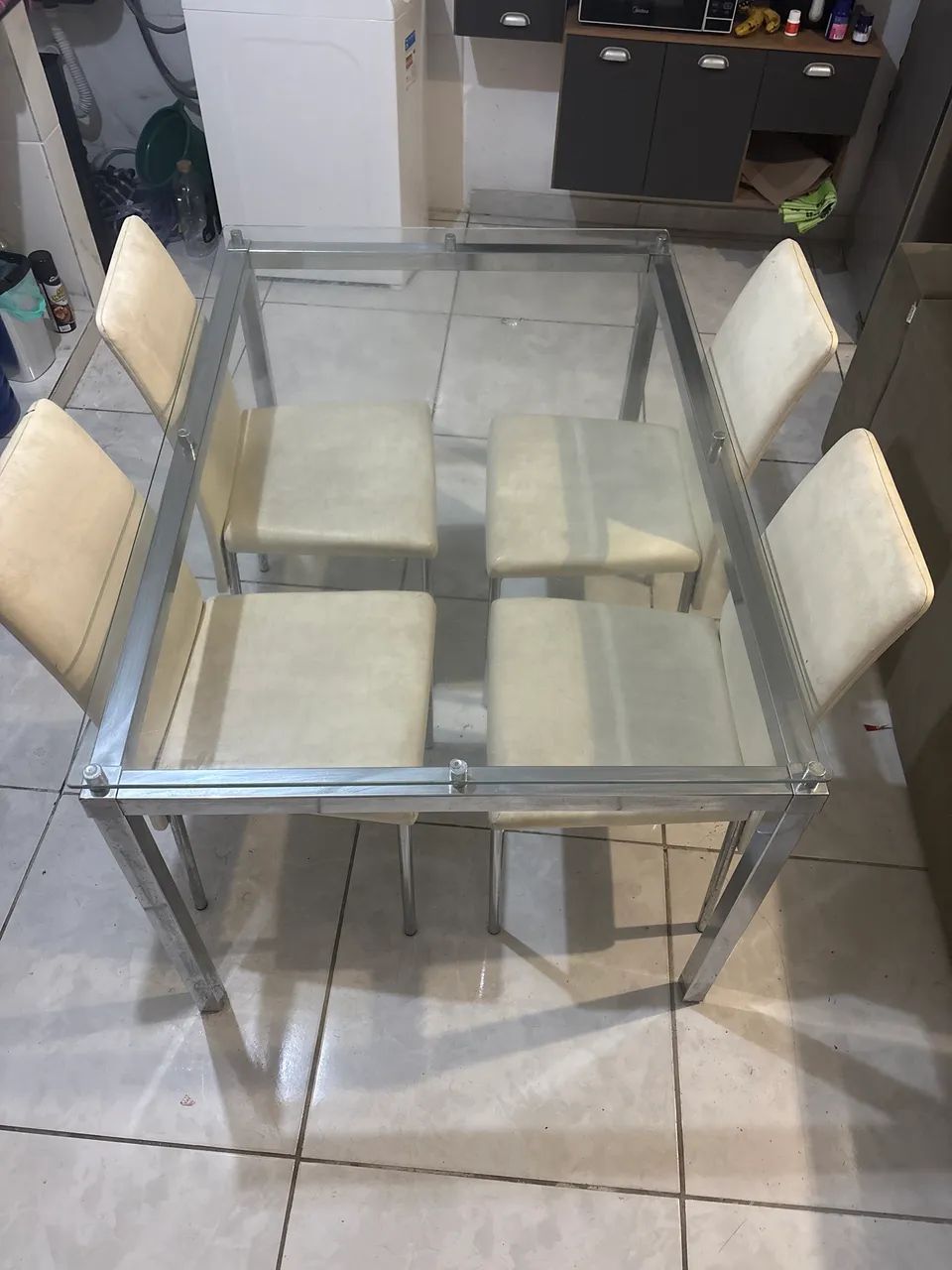 Mesa de vidro com 4 cadeiras - Foto 3