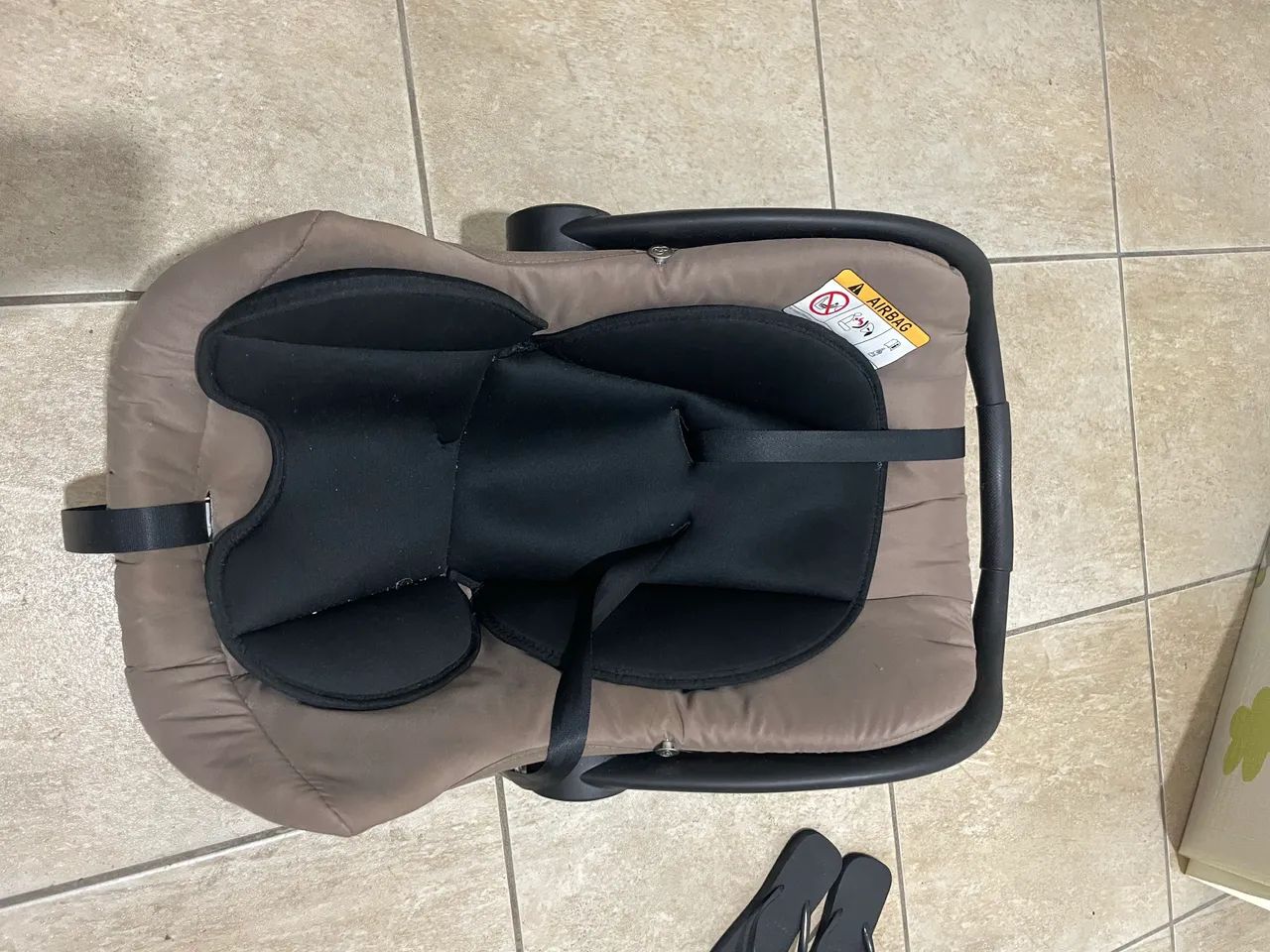 Galzerano Cocoon Infant Car Seat: Black/Brown