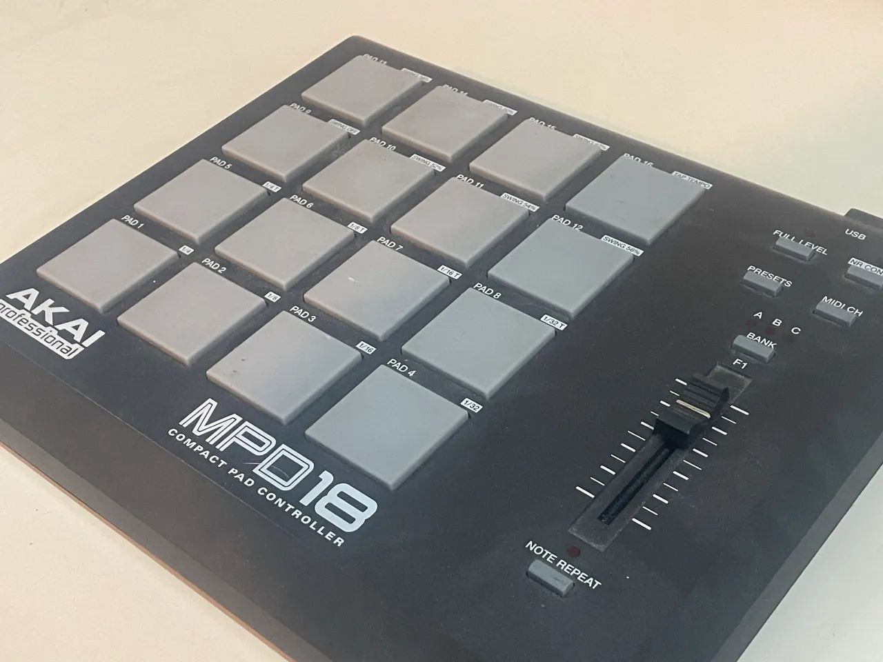 Akai MPD 18 - Foto 3