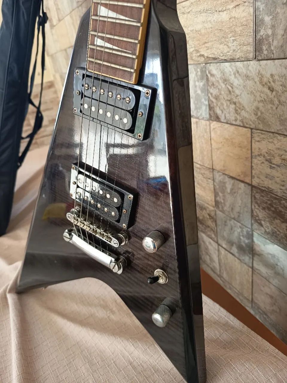 Guitarra Aria Pro II Magna Series - Instrumentos musicais - Santa