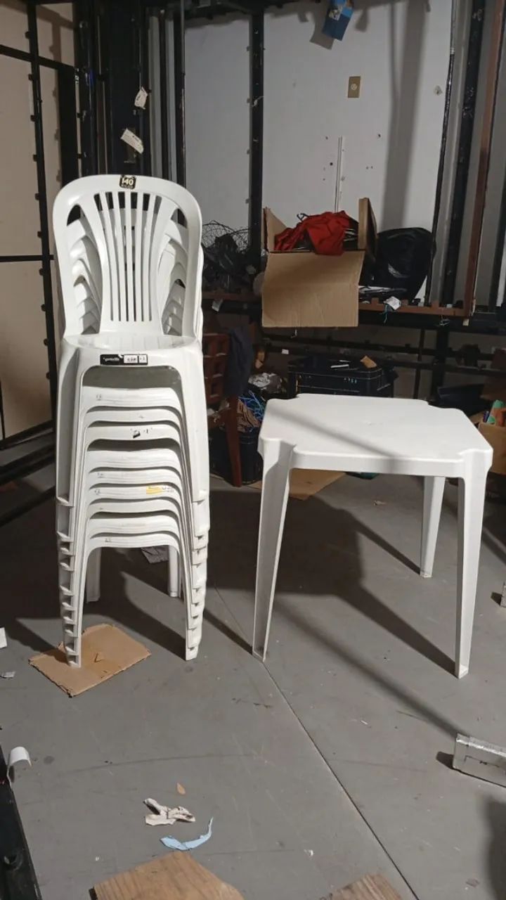 Jogo De Mesa De Plastico Com 10 Cadeiras Brancas 140kg